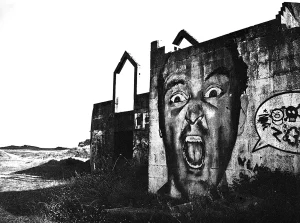 graffiti-von-einem-schreienden-mann-auf-einer-hauswand