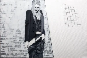 model-mit-halb-heruntergelassener-hose-und-zigarette-in-hand